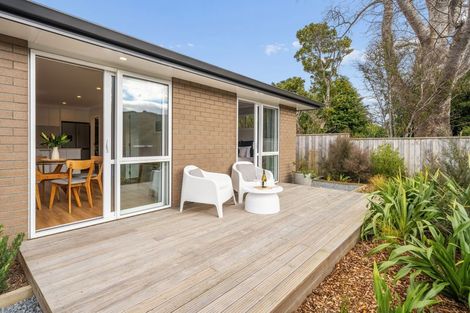 Photo of property in 15 Rewarewa Way, Timberlea, Upper Hutt, 5018