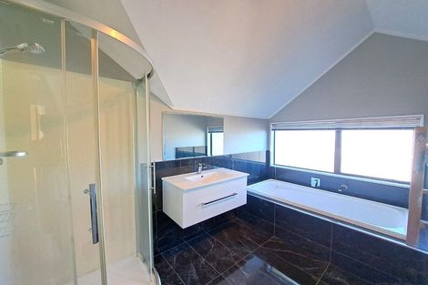 Photo of property in 6 Delisle Place, Windsor Park, Auckland, 0632