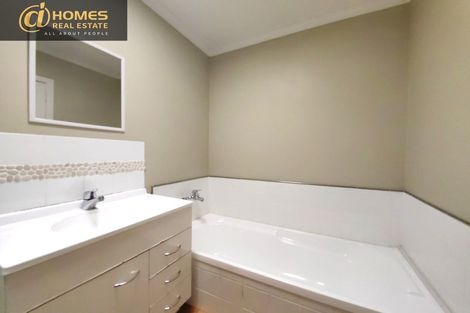 Photo of property in 13 Westall Road, New Lynn, Auckland, 0600