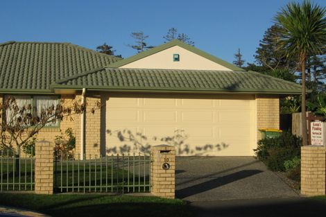 Photo of property in 10 Swanson Oaks, Swanson, Auckland, 0612