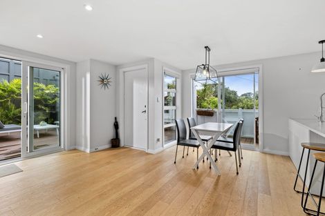 Photo of property in 2/39 Old Lake Road, Narrow Neck, Auckland, 0624