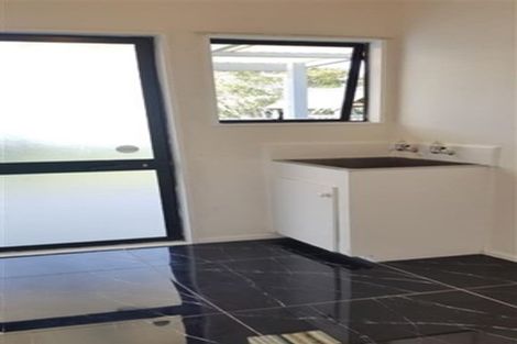 Photo of property in 17 Benchmark Drive, Massey, Auckland, 0614