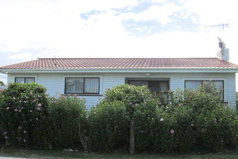 Photo of property in 936a East Coast Road, Northcross, Auckland, 0630