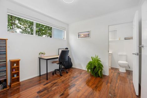 Photo of property in 1/4 Acacia Road, Torbay, Auckland, 0632