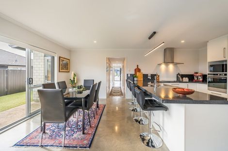 Photo of property in 14 Passchendaele Grove, Trentham, Upper Hutt, 5018