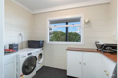 Photo of property in 96 Dowse Drive, Maungaraki, Lower Hutt, 5010