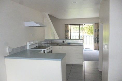 Photo of property in 8 Kingsclere Place, Goodwood Heights, Auckland, 2105