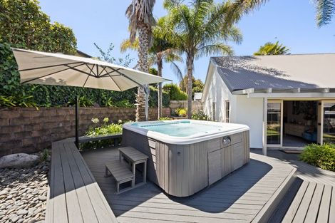 Photo of property in 62 Cairns Crescent, Rototuna, Hamilton, 3210