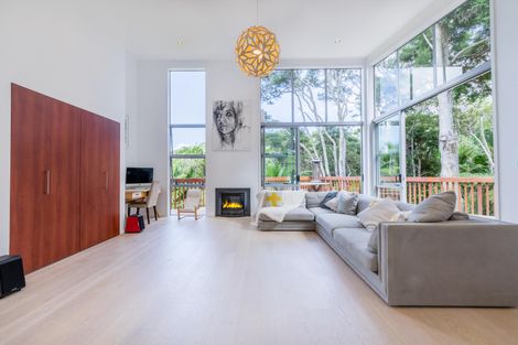 Photo of property in 39 Warner Park Avenue, Laingholm, Auckland, 0604