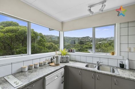 Photo of property in 17 Maple Grove, Maungaraki, Lower Hutt, 5010