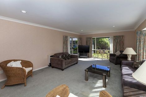 Photo of property in 2 Crown Hill, Paraparaumu, 5032