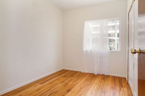 Photo of property in 32 Te Atatu Road, Te Atatu South, Auckland, 0610