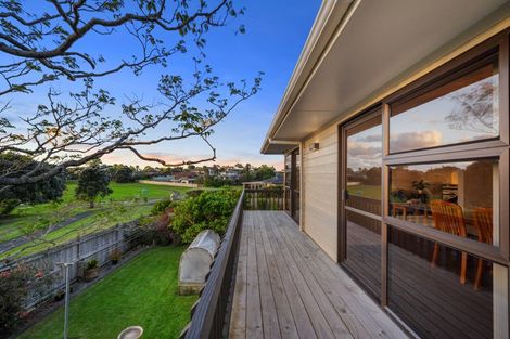 Photo of property in 21 St Annes Crescent, Wattle Downs, Auckland, 2103