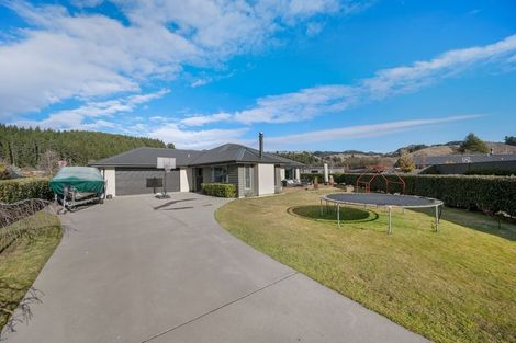Photo of property in 14 Criffel Place, Luggate, Cromwell, 9383