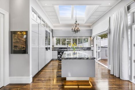 Photo of property in 86 Sarsfield Street, Herne Bay, Auckland, 1011