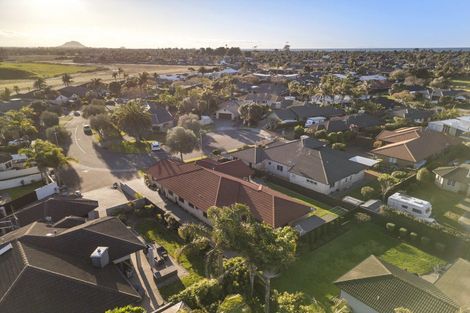 Photo of property in 33 Saint Heliers Place, Papamoa Beach, Papamoa, 3118