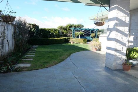 Photo of property in 69 Guildford Drive, Paraparaumu, 5032