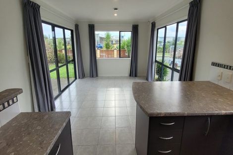Photo of property in 33 Golden Sands Drive, Papamoa Beach, Papamoa, 3118