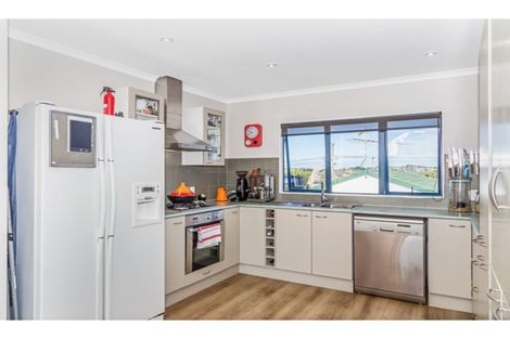 Photo of property in 34b Shakespear Road, Army Bay, Whangaparaoa, 0930