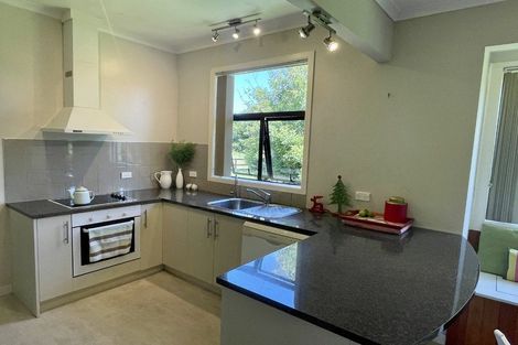 Photo of property in 190 Boord Crescent, Kumeu, 0891