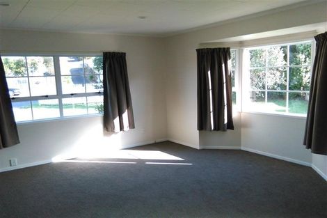 Photo of property in 35 Barbados Drive, Unsworth Heights, Auckland, 0632