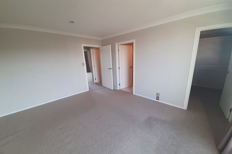 Photo of property in 9b Clearwater Cove, West Harbour, Auckland, 0618