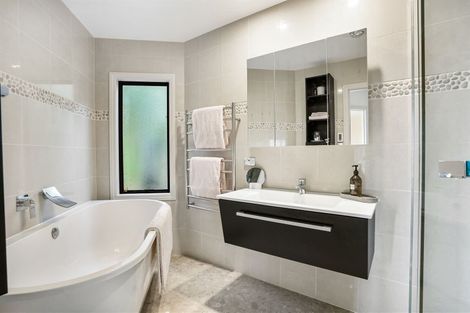 Photo of property in 29 Speedy Crescent, Hillcrest, Auckland, 0627