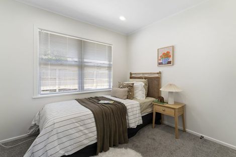 Photo of property in 12 Kiernan Place, Kelston, Auckland, 0602