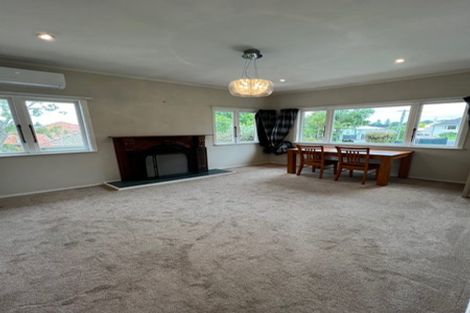 Photo of property in 68 Beach Road, Mellons Bay, Auckland, 2014