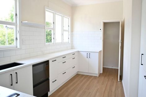 Photo of property in 128 Napier Road, Havelock North, 4130