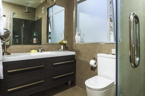 Photo of property in 15 Courtneys, West Harbour, Auckland, 0618