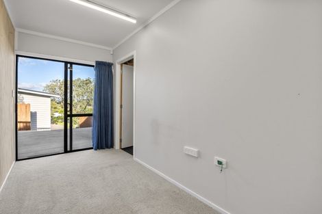 Photo of property in 15 Rosario Crescent, Red Beach, 0932
