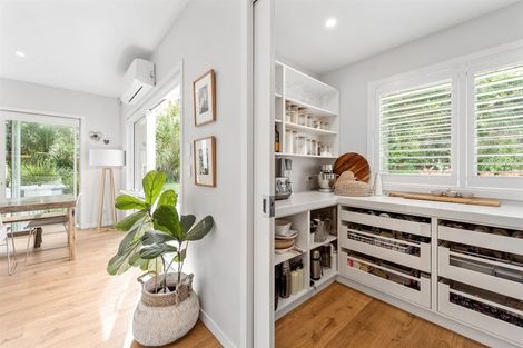 Photo of property in 18b Hobbs Road, Matakatia, Whangaparaoa, 0930