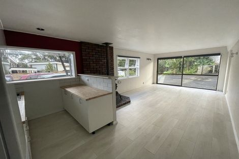 Photo of property in 15 Brunton Place, Glenfield, Auckland, 0629