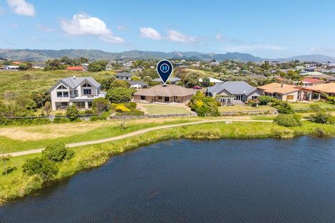 Photo of property in 11 Marewa Place, Waikanae Beach, Waikanae, 5036
