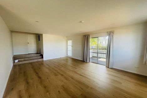 Photo of property in 3 St Margaret Place, West Harbour, Auckland, 0618