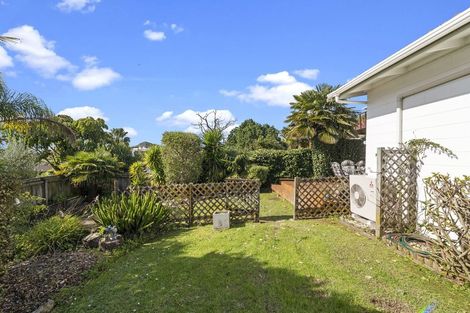 Photo of property in 1/1 Oaktree Avenue, Browns Bay, Auckland, 0630
