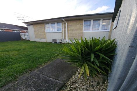 Photo of property in 2/6 Moeraki Road, Maoribank, Upper Hutt, 5018