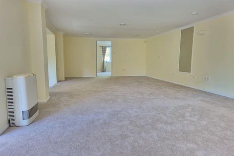 Photo of property in 28 Judkins Crescent, Cockle Bay, Auckland, 2014