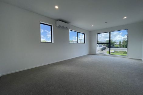 Photo of property in 1/11 Oteha Valley Road, Northcross, Auckland, 0632
