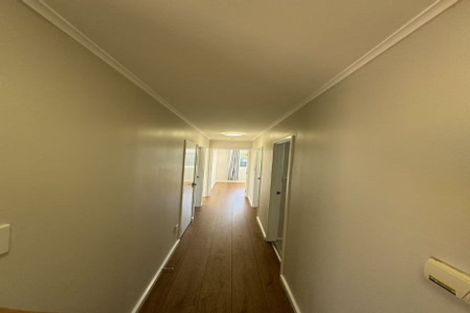 Photo of property in 16 Newham Place, Henderson, Auckland, 0612