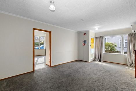 Photo of property in 87 Queens Drive, Lyall Bay, Wellington, 6022
