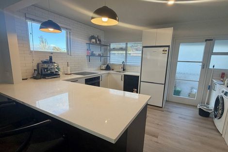 Photo of property in 1/23 Lake Road, Northcote, Auckland, 0627