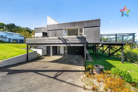 Photo of property in 2 Stanhope Grove, Korokoro, Lower Hutt, 5012