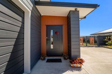 Photo of property in 8 Ash Close, Levin, 5510