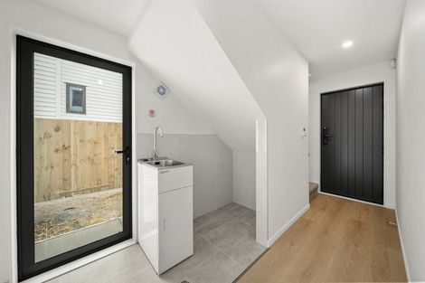 Photo of property in 5/1088 Beach Road, Torbay, Auckland, 0630