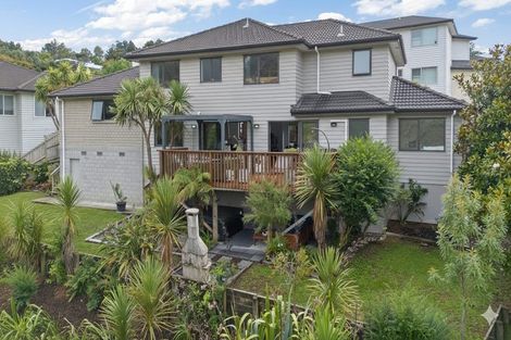 Photo of property in 13 Stubbs Place, Fairview Heights, Auckland, 0632