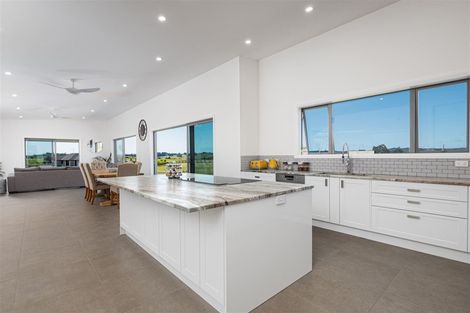 Photo of property in 2 Fernbird Grove, Kerikeri, 0294