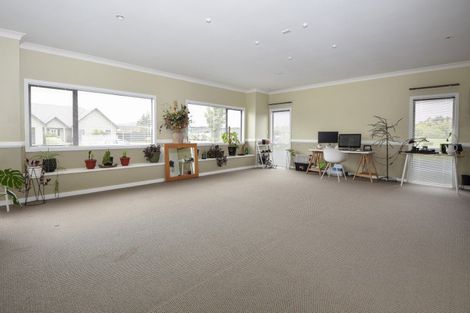 Photo of property in 18 Carrington Drive, Carterton, 5713