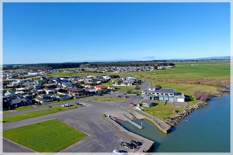 Photo of property in 49 Hartley Street, Foxton Beach, Foxton, 4815